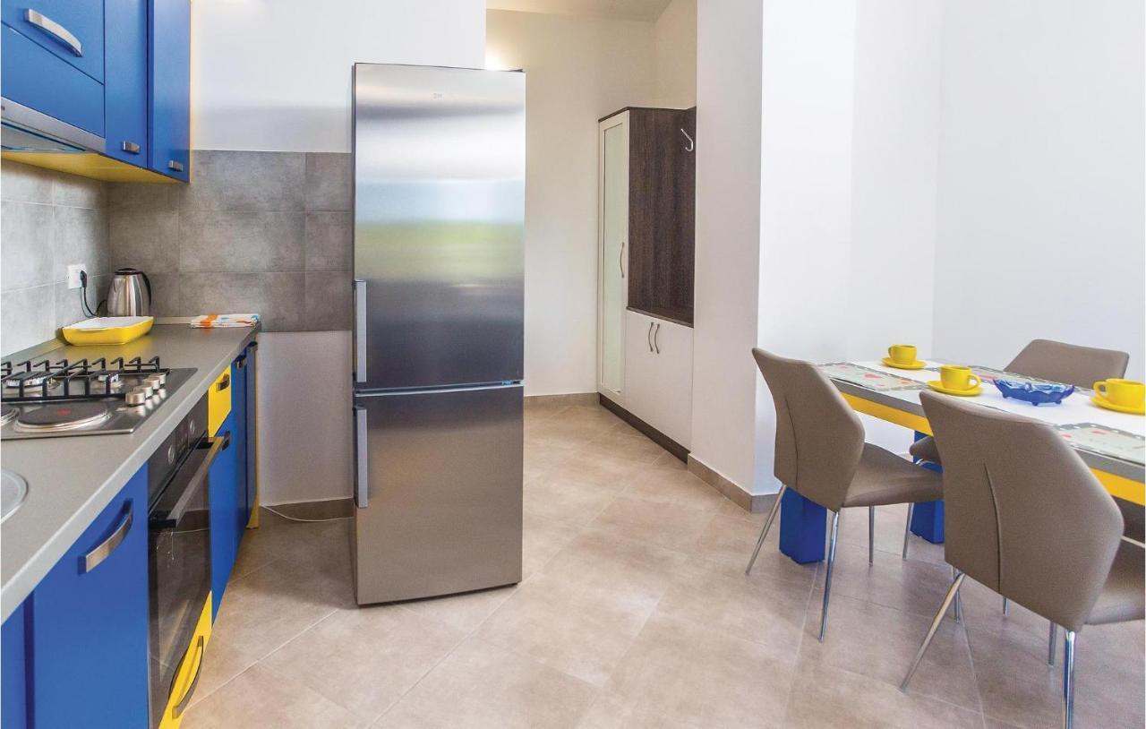 Amazing Apartment In Makarska With Wifi Exterior photo