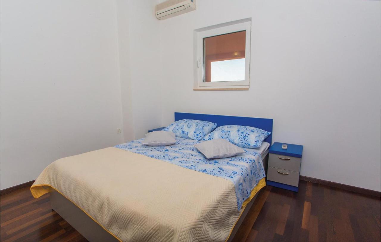 Amazing Apartment In Makarska With Wifi Exterior photo